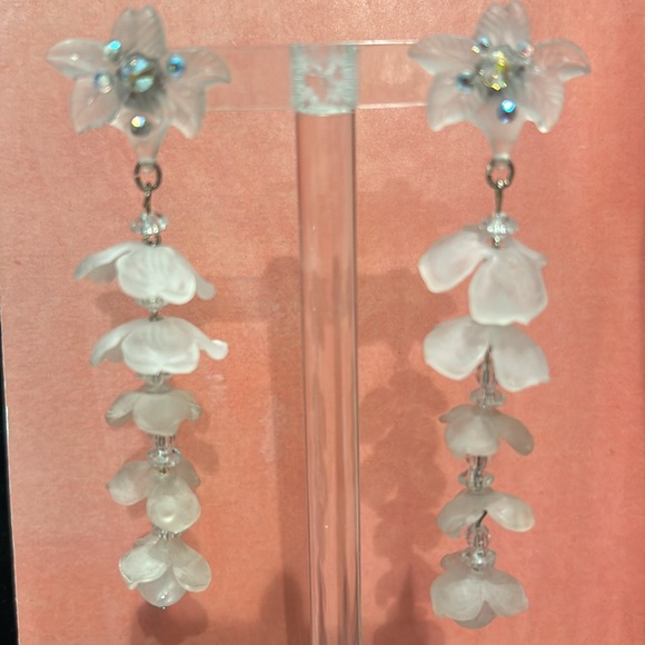 Vintage White Flower & Crystal Earrings-Boutique - Picture 3 of 6